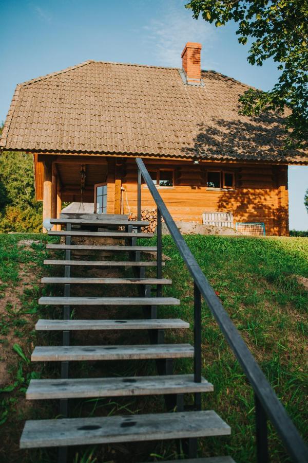 Brivdienu Maja Ar Pirti "Strautkalni" Ieriki Экстерьер фото